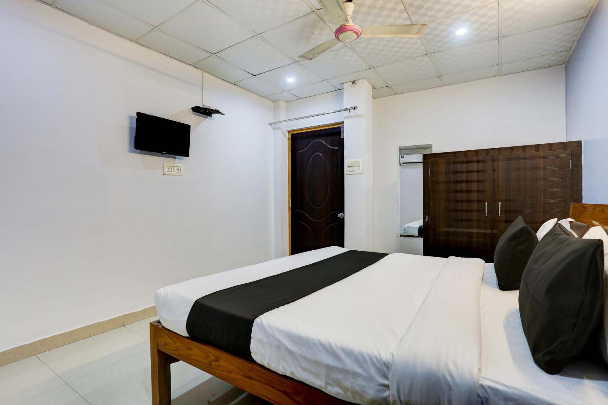 Collection O Hotel Moon Light Lucknow Buitenkant foto