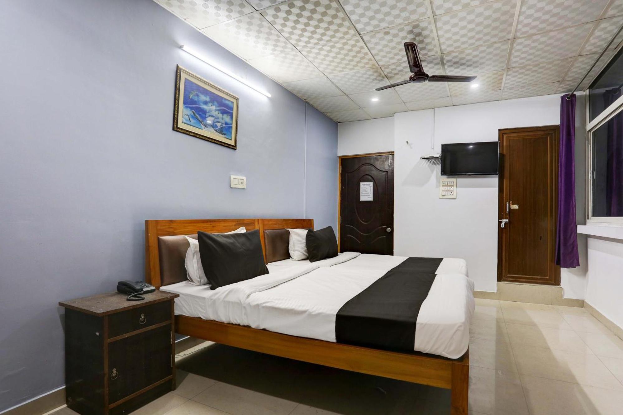 Collection O Hotel Moon Light Lucknow Buitenkant foto