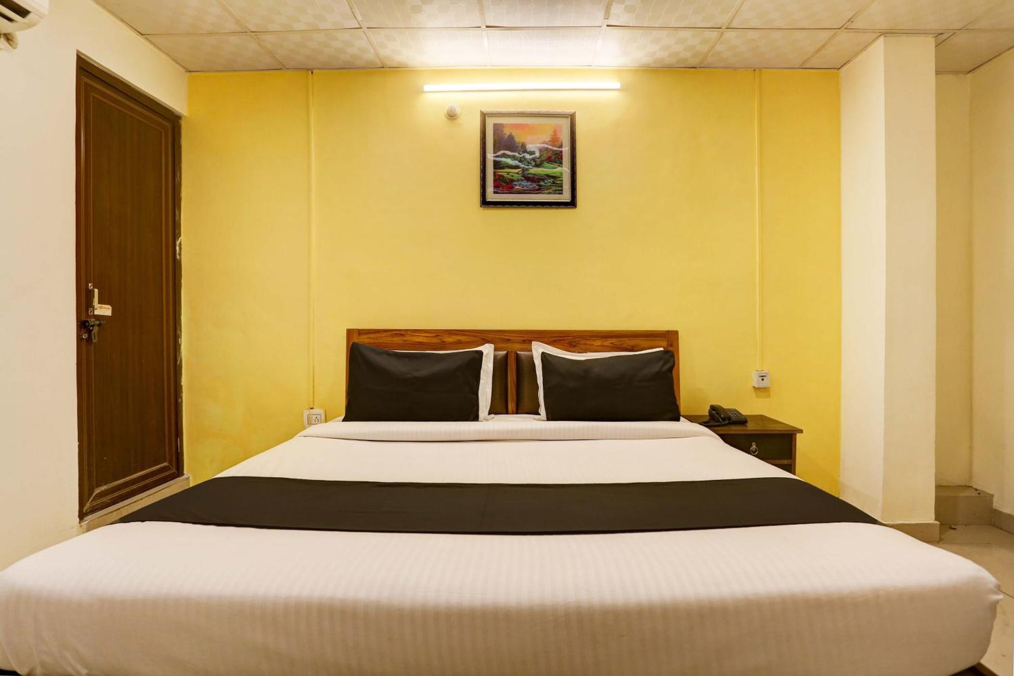 Collection O Hotel Moon Light Lucknow Buitenkant foto