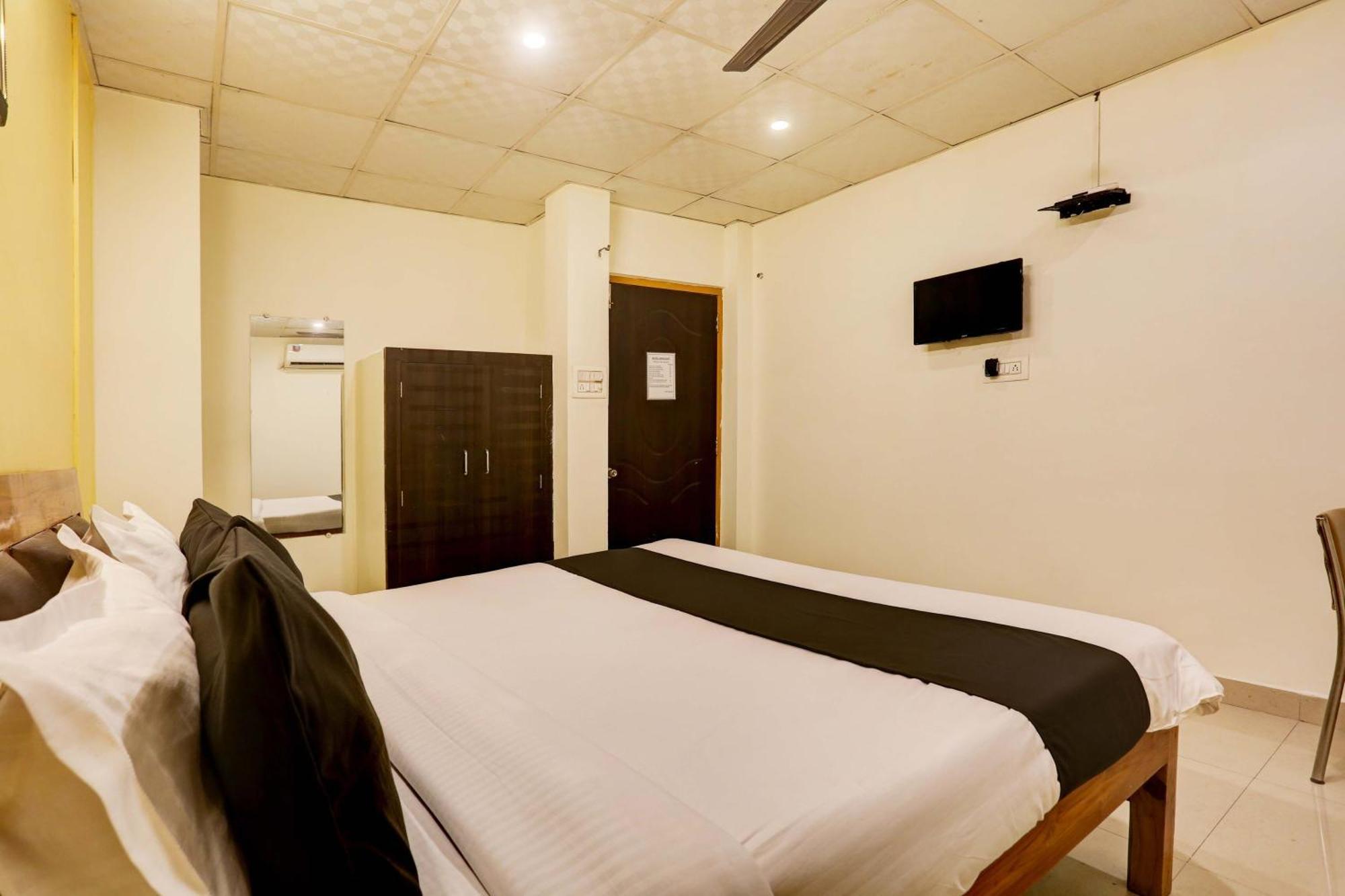 Collection O Hotel Moon Light Lucknow Buitenkant foto