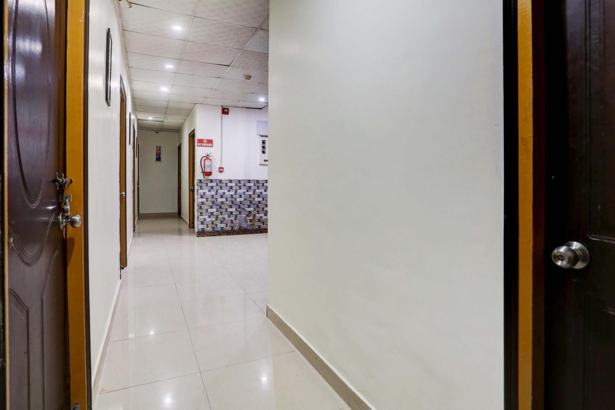 Collection O Hotel Moon Light Lucknow Buitenkant foto