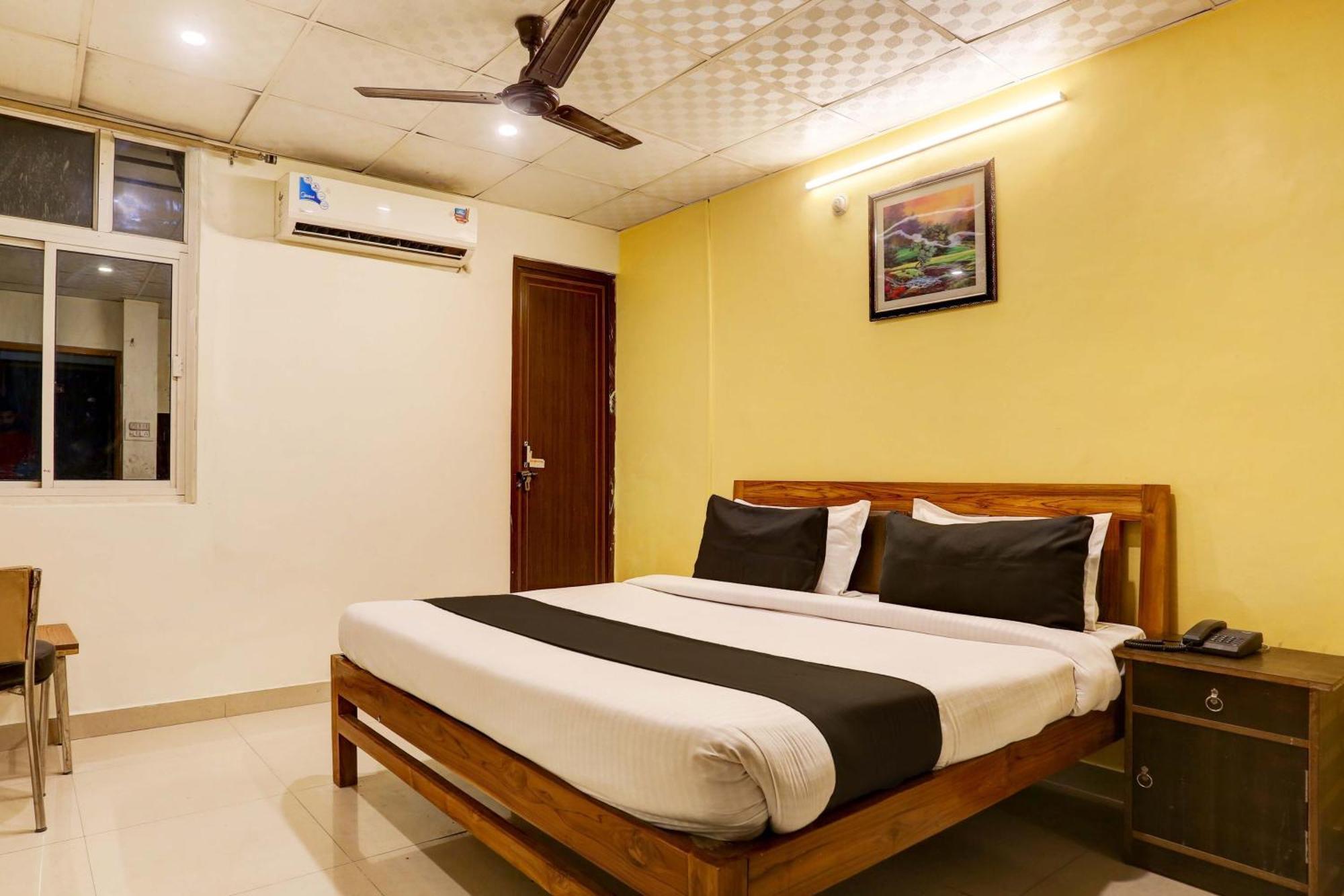 Collection O Hotel Moon Light Lucknow Buitenkant foto