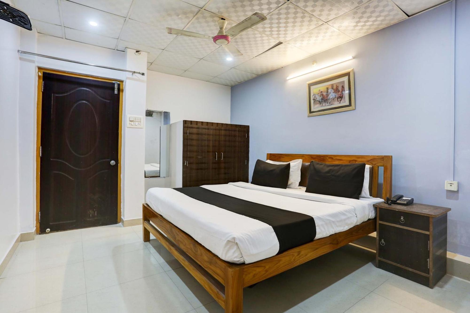 Collection O Hotel Moon Light Lucknow Buitenkant foto