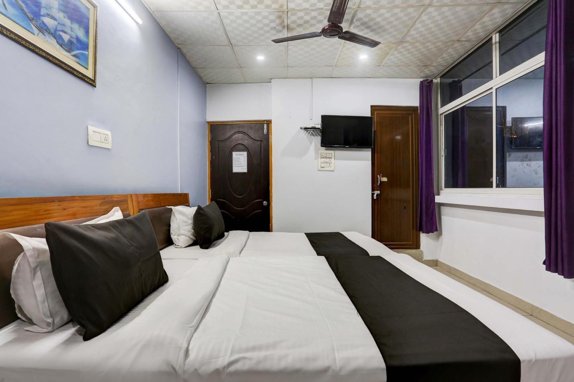 Collection O Hotel Moon Light Lucknow Buitenkant foto
